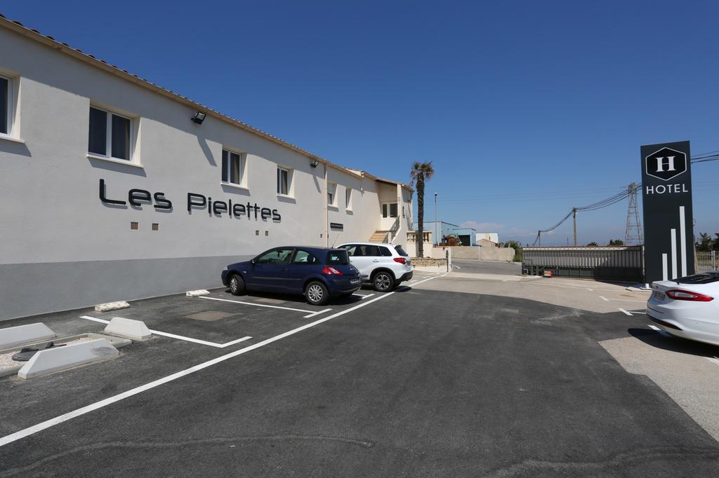 Hotel Restaurant Les Pielettes Le Rove Exterior foto